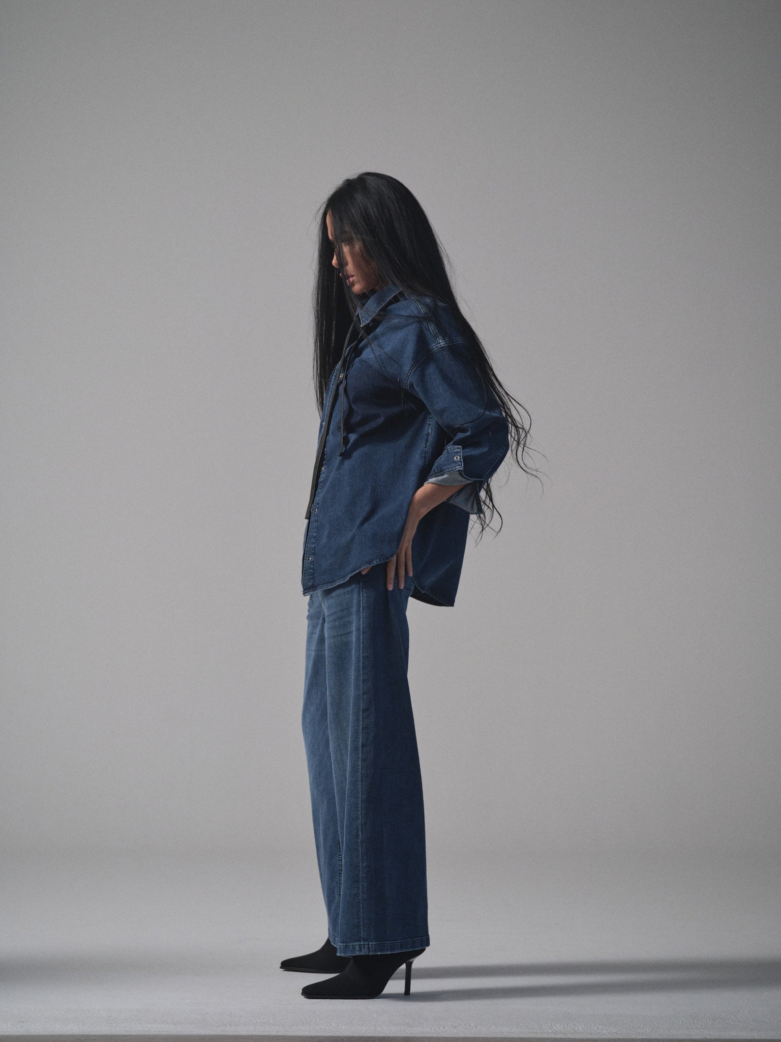 Modelshot / Dark Blue Denim / Detail